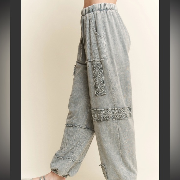 NWOT J.Her Eyelet Joggers - Picture 5 of 9